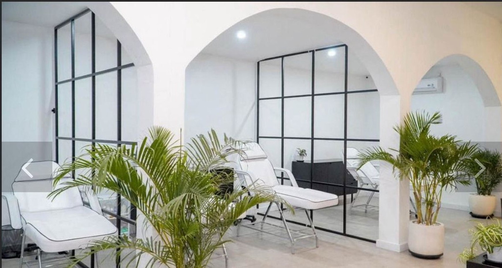 For Sale Leasehold - Modern cozy restaurant in the heart of Seminyak , Bali