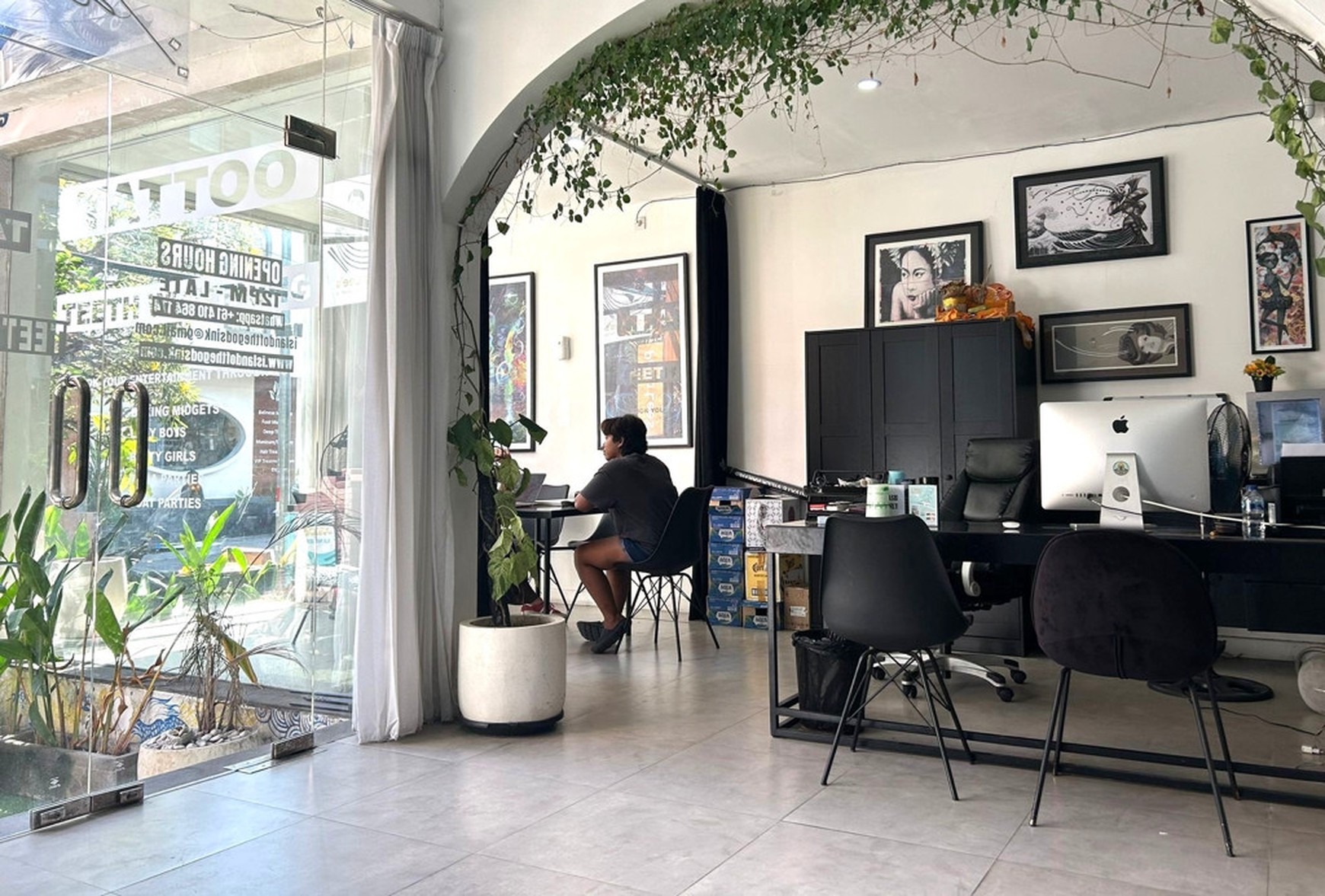For Sale Leasehold - Modern cozy restaurant in the heart of Seminyak , Bali