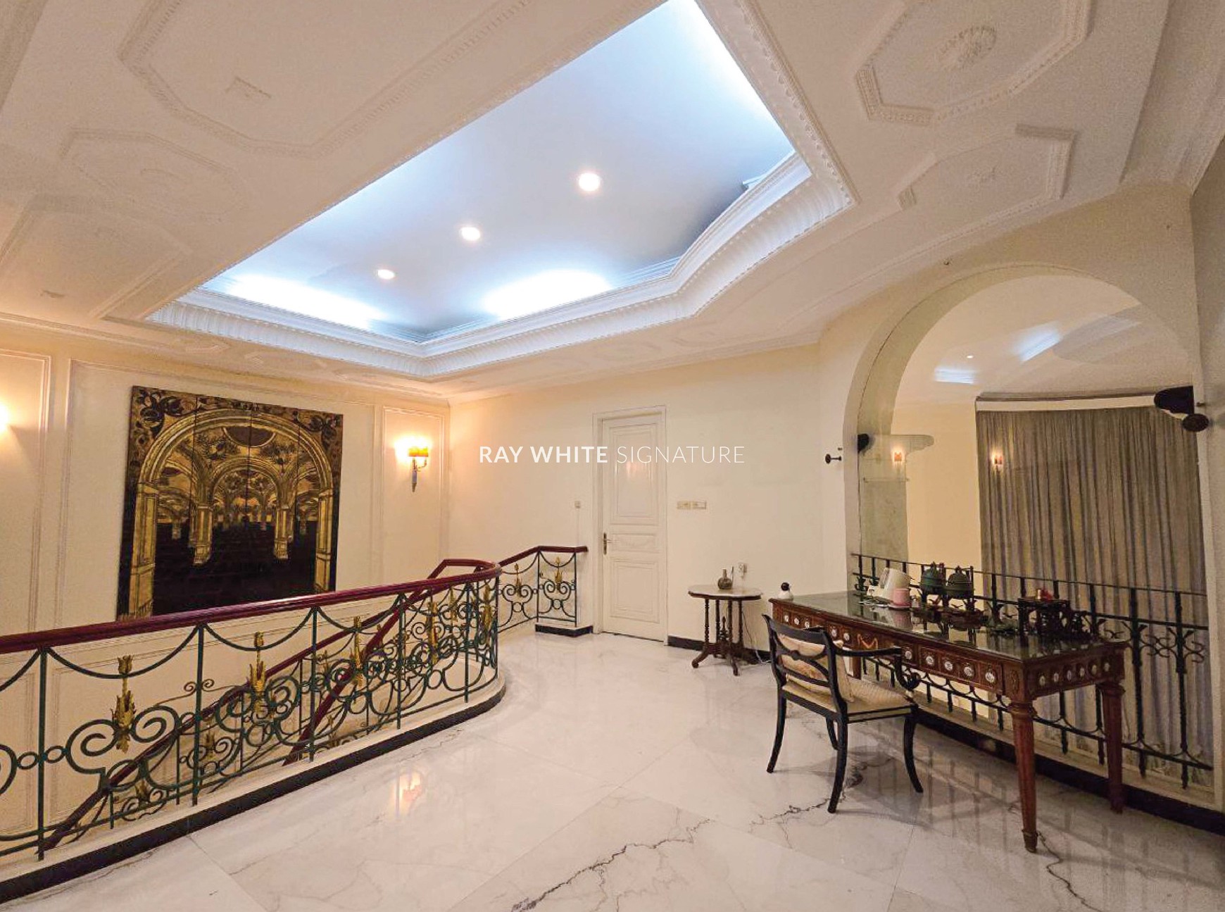 Rumah Mewah 2 Kavling Lokasi Elite di Mega Kuningan, Jakarta Selatan