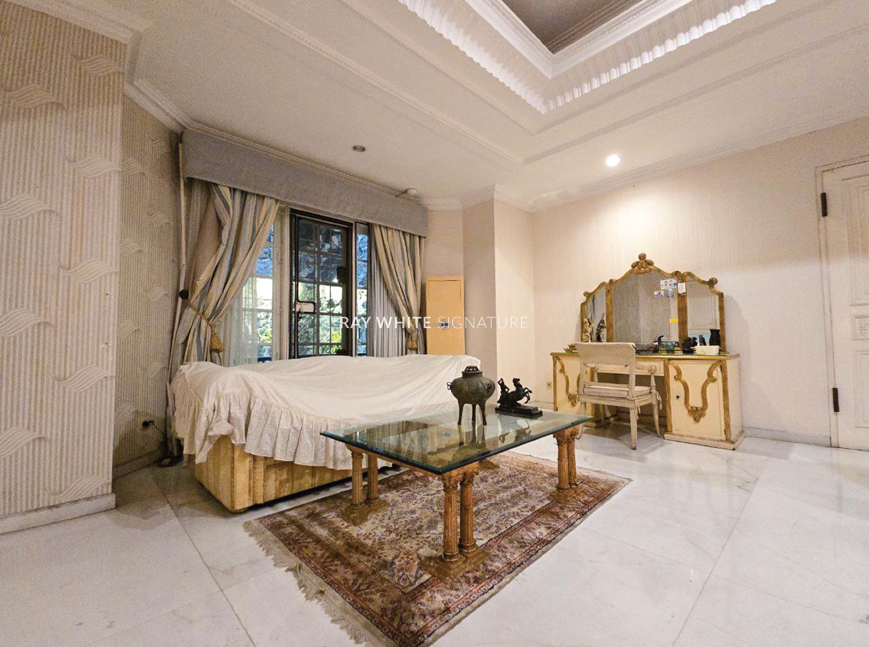 Rumah Mewah 2 Kavling Lokasi Elite di Mega Kuningan, Jakarta Selatan