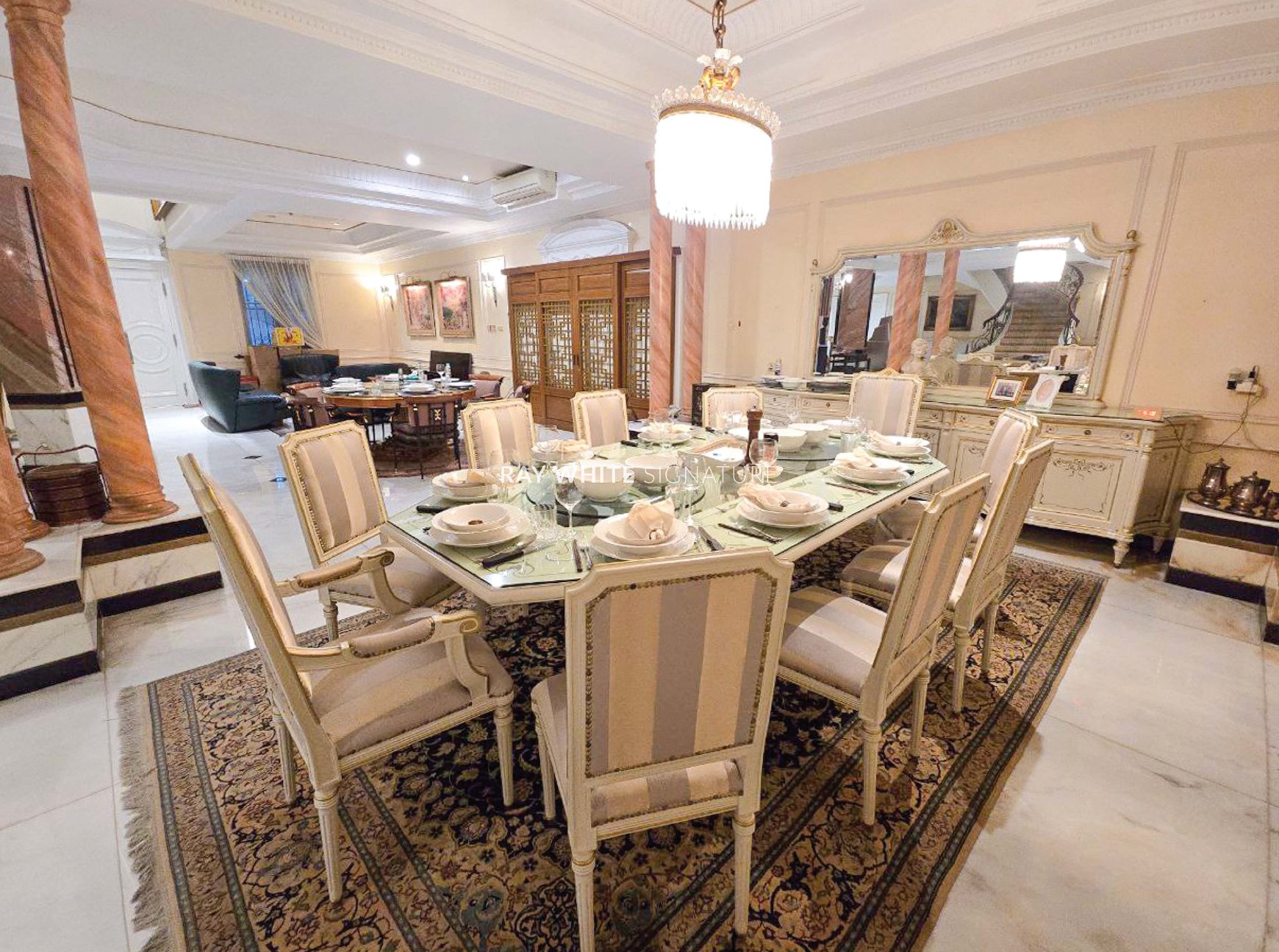Rumah Mewah 2 Kavling Lokasi Elite di Mega Kuningan, Jakarta Selatan