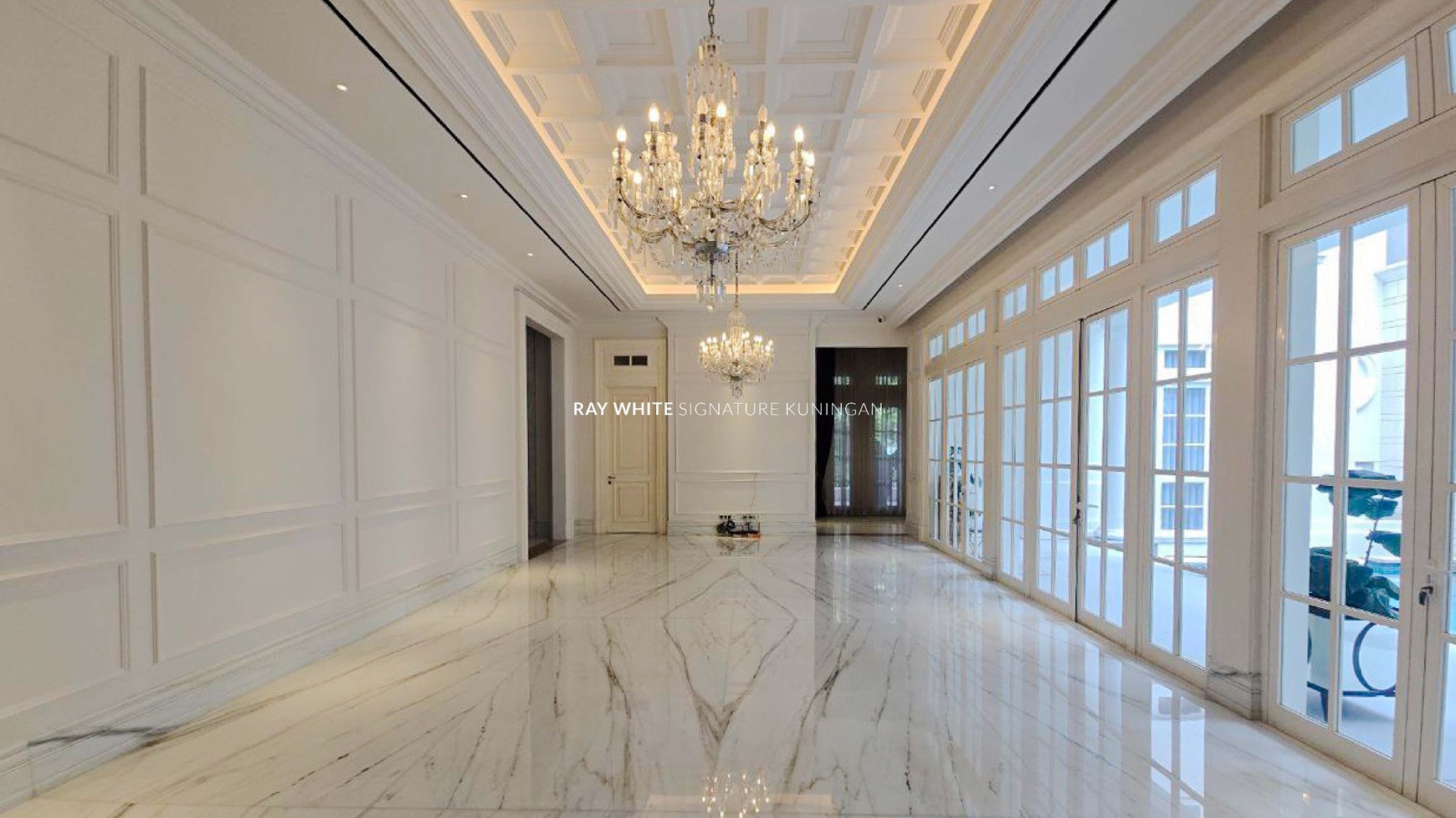 Rumah Mewah American Classic di Komplek Elite Kawasan Mega Kuningan