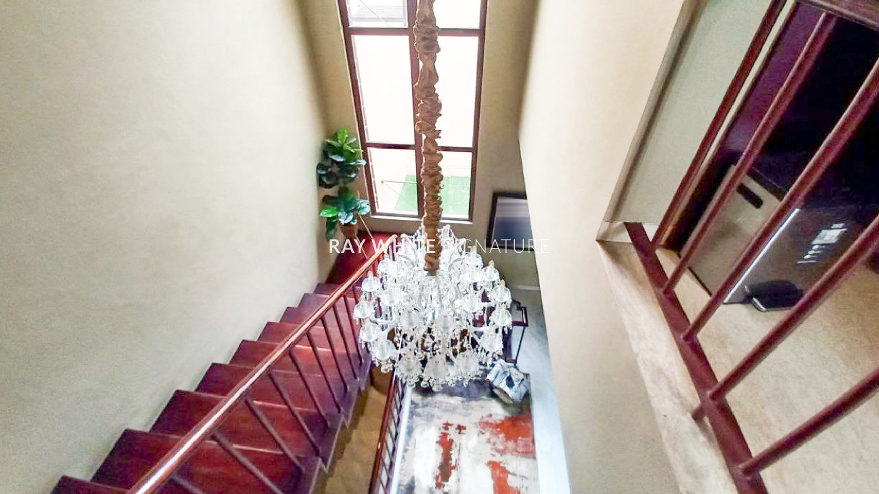 Rumah Mewah di Komplek Kawasan Elite Simprug Golf dekat ke Senayan
