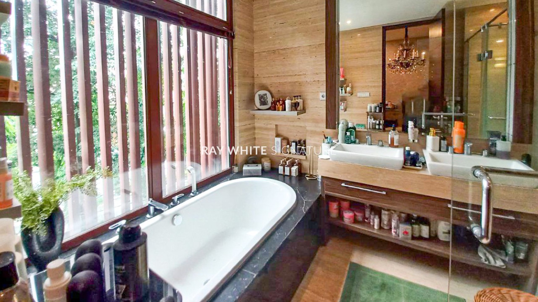 Rumah Mewah di Komplek Kawasan Elite Simprug Golf dekat ke Senayan