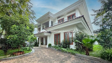 Rumah Mewah Posisi Hook Dibawah NJOP di Jl Kintamani Mega Kuningan