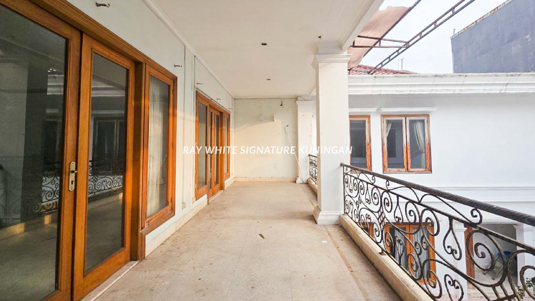 Rumah Mewah Posisi Hook Dibawah NJOP di Jl Kintamani Mega Kuningan