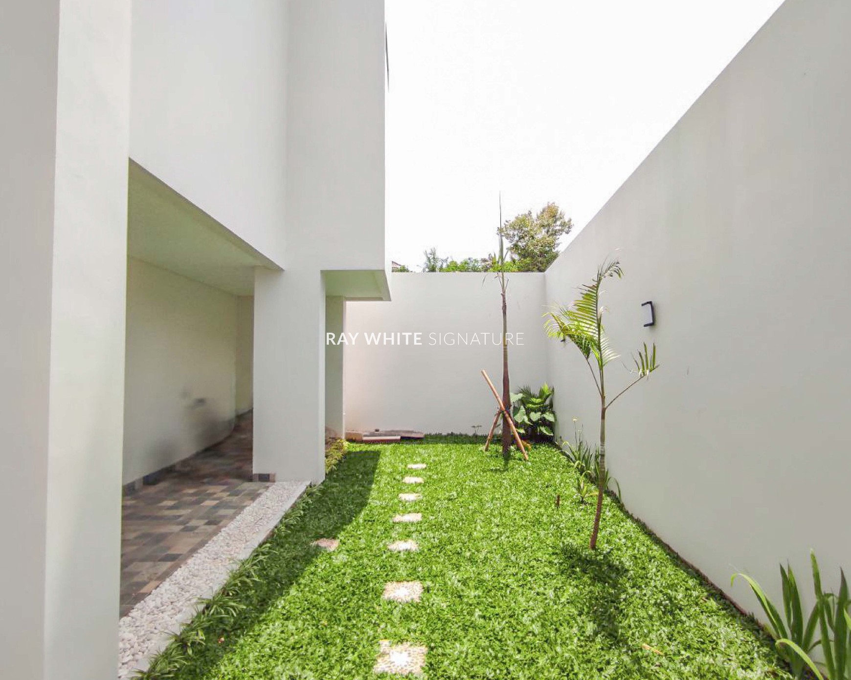 Dijual Rumah Brand New Luxurious Home di Kebagusan, Jakarta Selatan