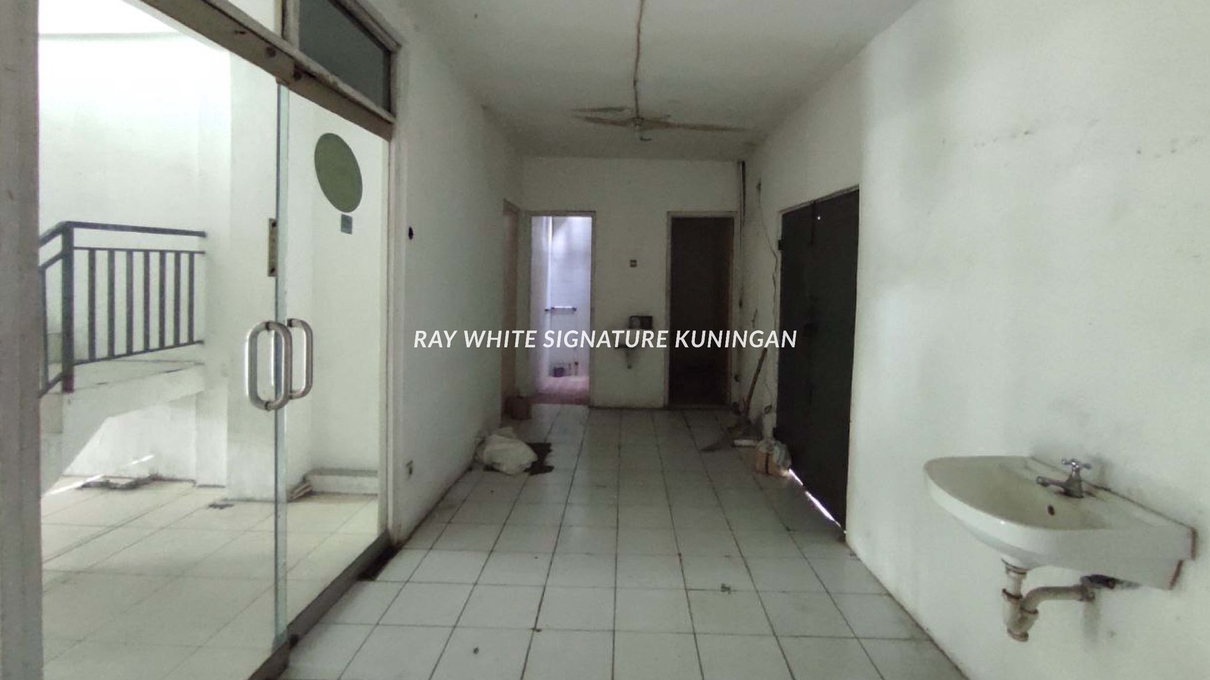 Disewakan Ruko 3 Lantai di Jl Angkasa, Gunung Sahari