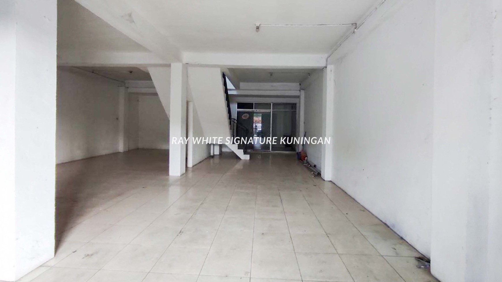 Disewakan Ruko 3 Lantai di Jl Angkasa, Gunung Sahari