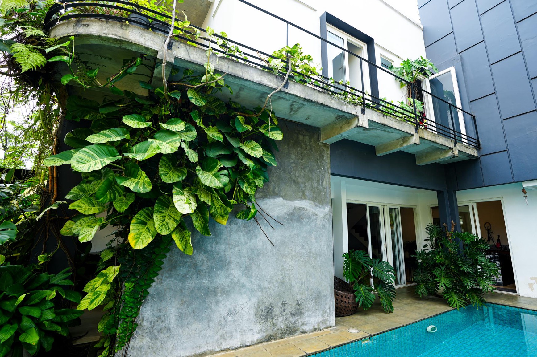 Rumah yang asri dan tenang dengan interior mewah di Jakarta Timur