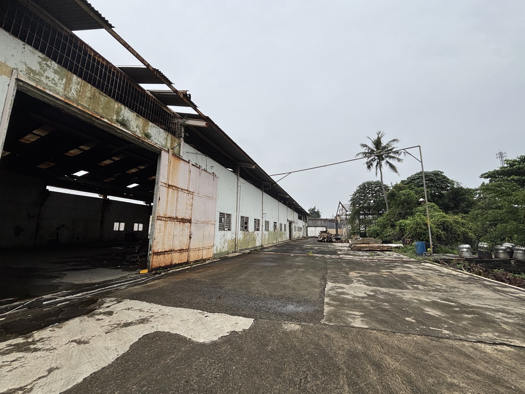 Ex Pabrik Gudang  Hanya Harga Tanah di Jl.Raya Thole Iskandar Sukmajaya Depok 