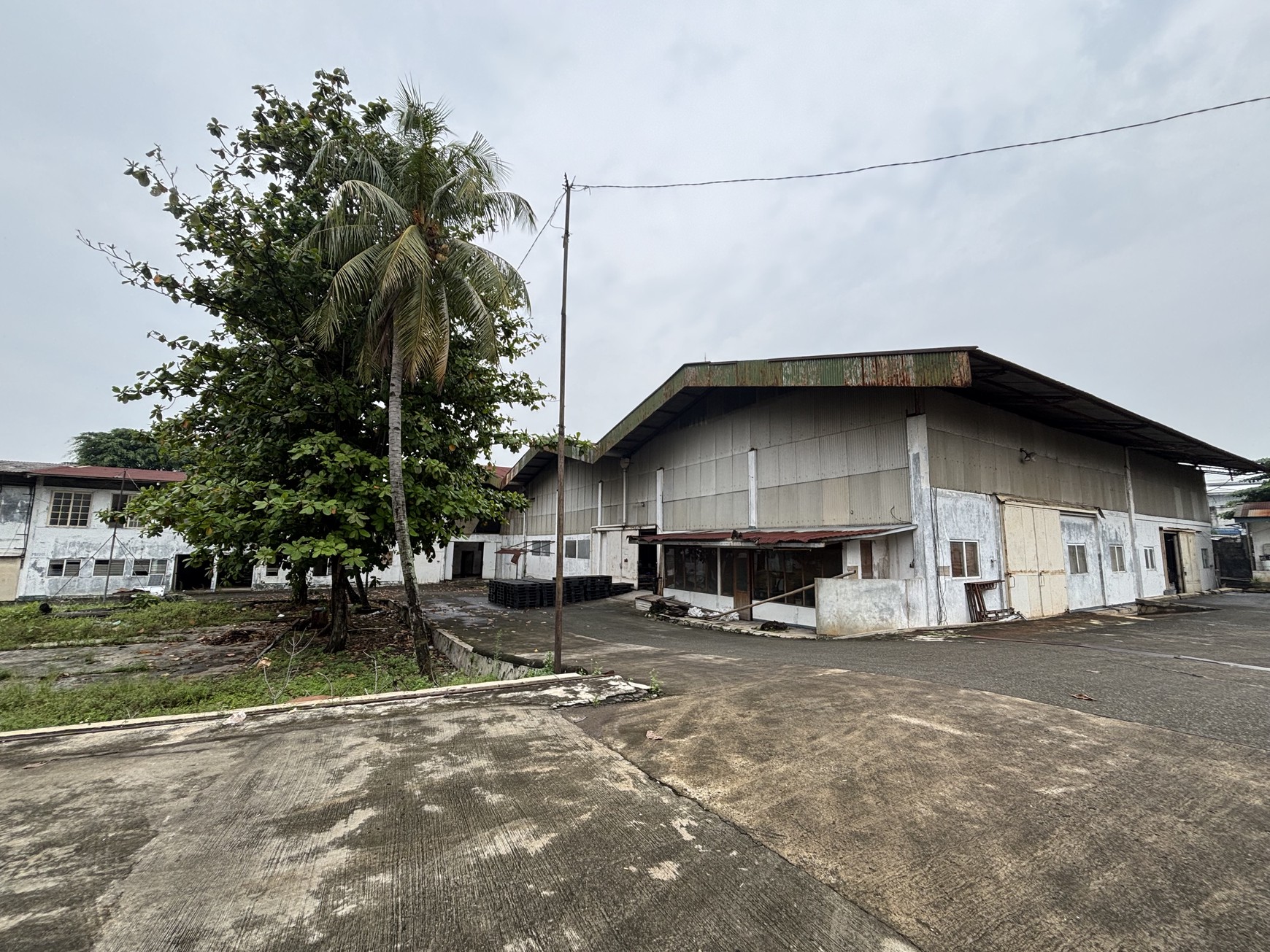 Ex Pabrik Gudang  Hanya Harga Tanah di Jl.Raya Thole Iskandar Sukmajaya Depok 