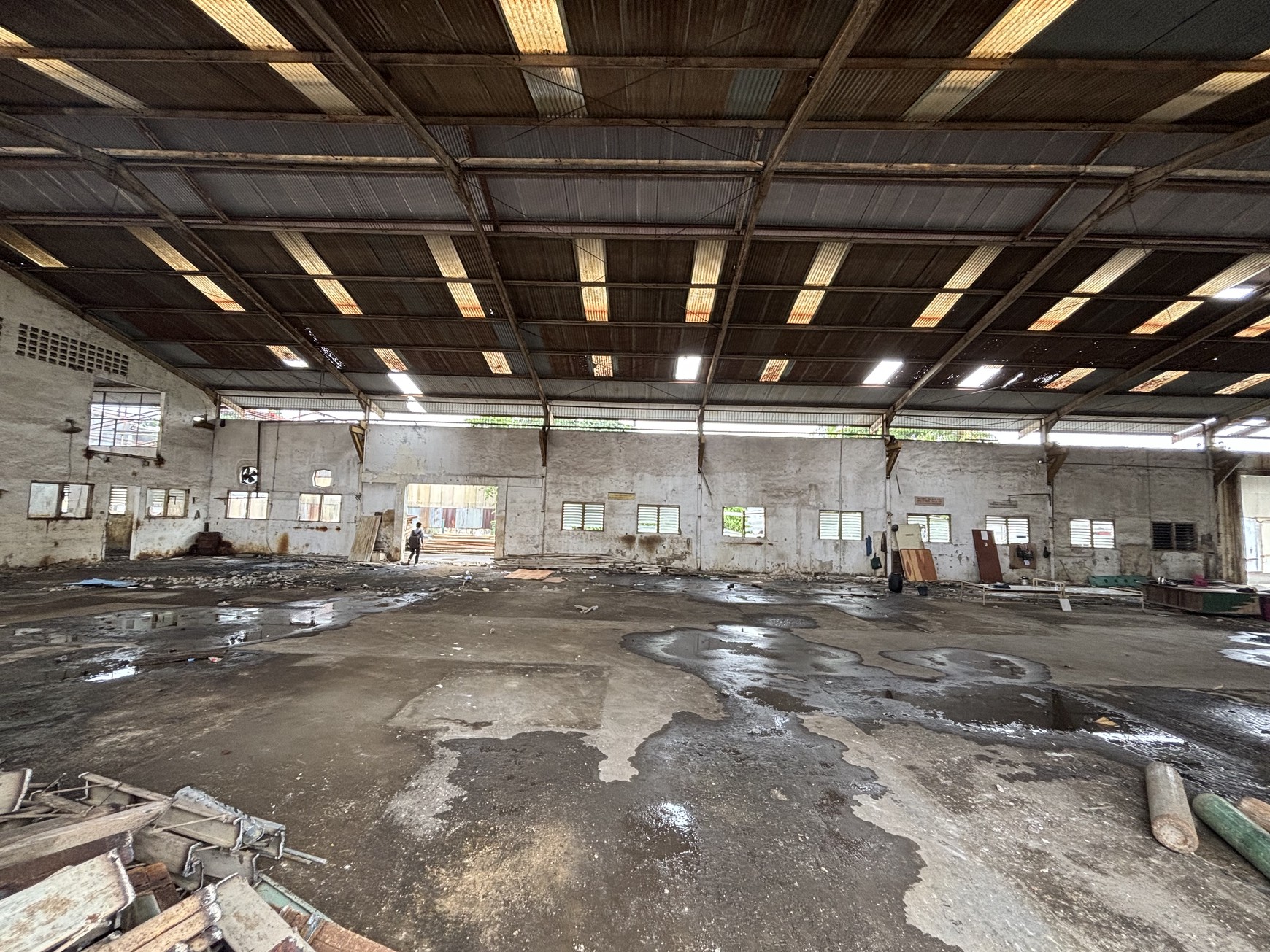 Ex Pabrik Gudang  Hanya Harga Tanah di Jl.Raya Thole Iskandar Sukmajaya Depok 