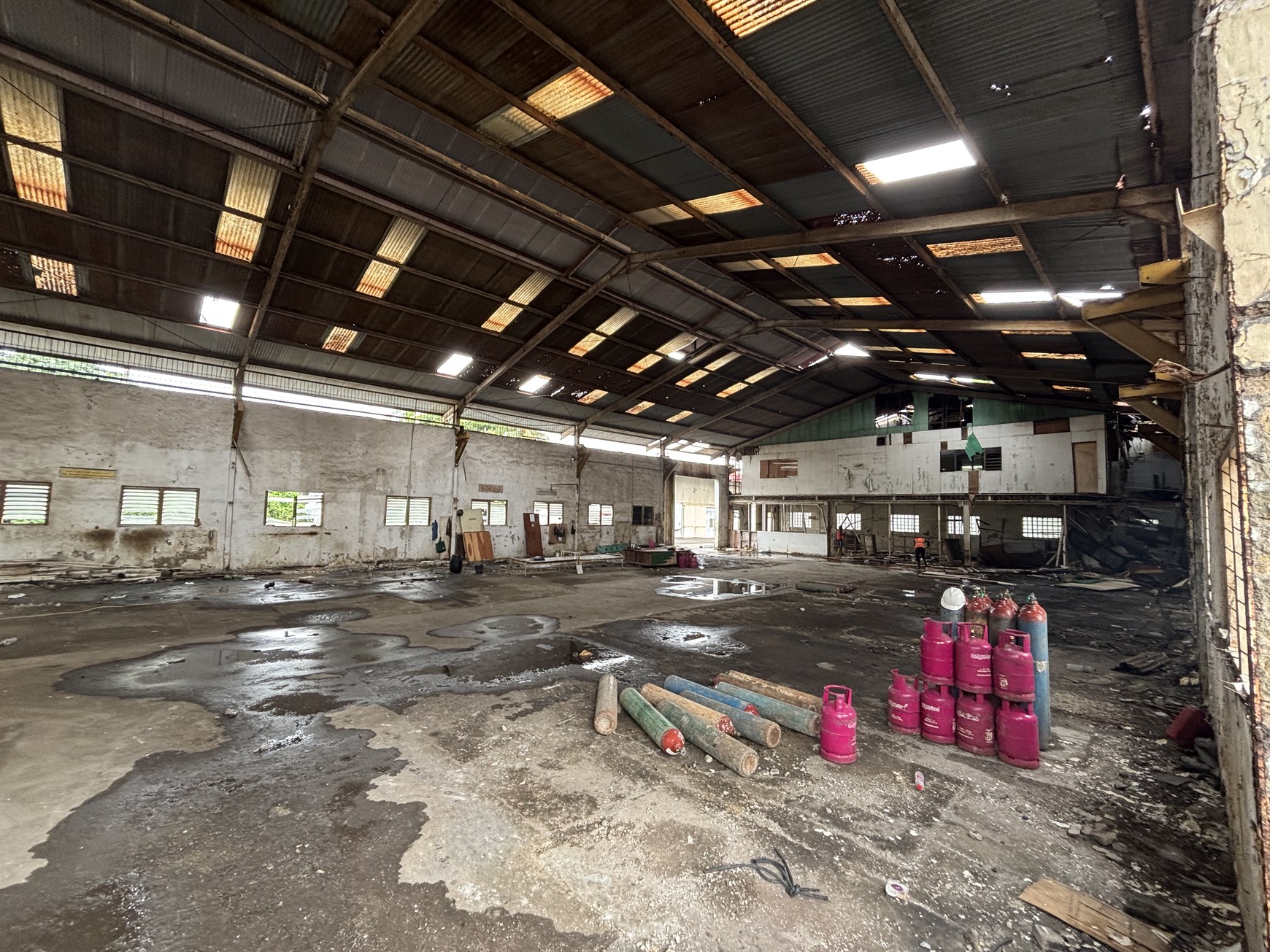 Ex Pabrik Gudang  Hanya Harga Tanah di Jl.Raya Thole Iskandar Sukmajaya Depok 