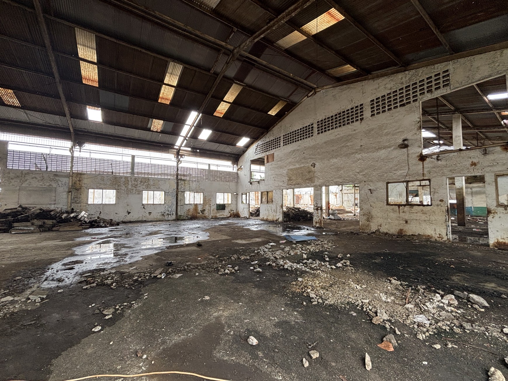 Ex Pabrik Gudang  Hanya Harga Tanah di Jl.Raya Thole Iskandar Sukmajaya Depok 