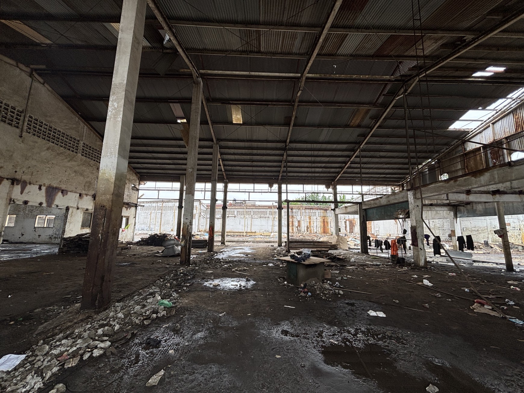 Ex Pabrik Gudang  Hanya Harga Tanah di Jl.Raya Thole Iskandar Sukmajaya Depok 