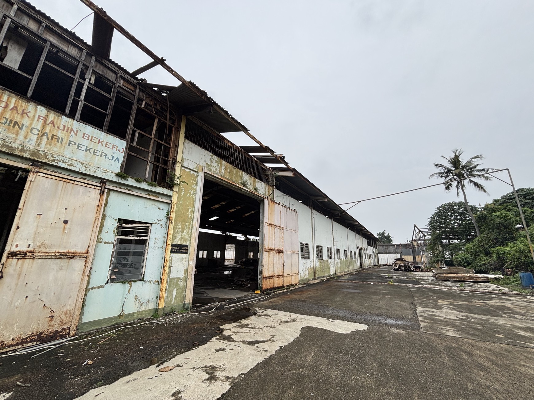 Ex Pabrik Gudang  Hanya Harga Tanah di Jl.Raya Thole Iskandar Sukmajaya Depok 