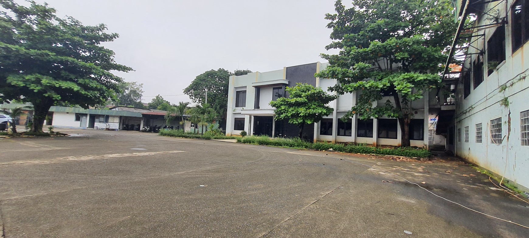 Ex Pabrik Gudang  Hanya Harga Tanah di Jl.Raya Thole Iskandar Sukmajaya Depok 