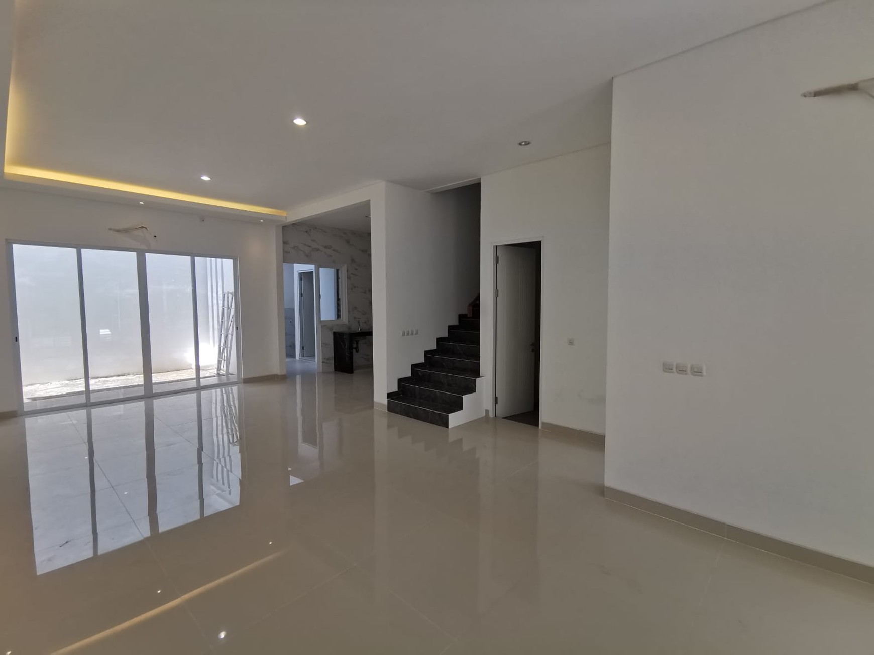 Dijual Rumah Baru Royal Residence Wiyung Dekat Citraland, Pakuwon Mall, Akses Tol Gunung Sari