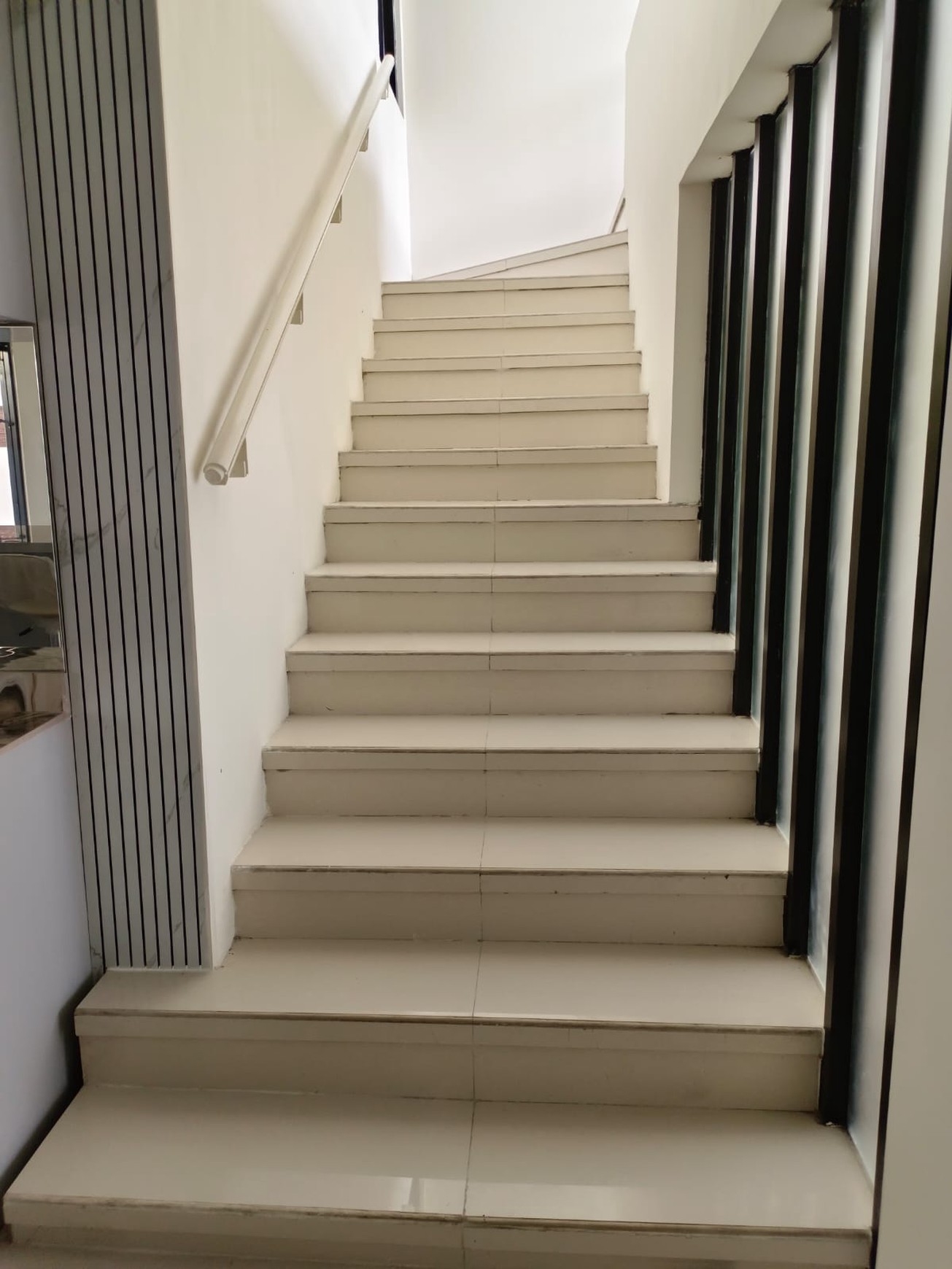 Murah Luas Rumah Baru Royal Residence Wiyung Bonus New Furniture Dekat Citraland, Pakuwon Mall, Dian Istana, Graha Family