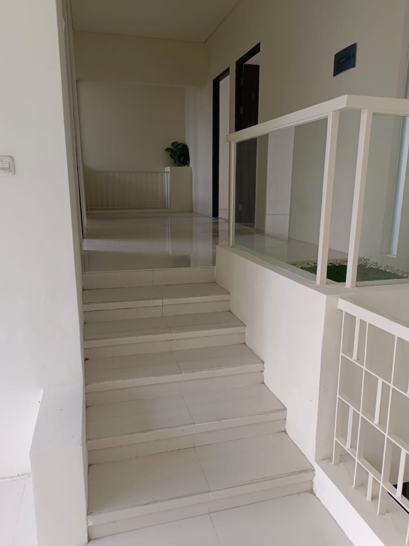 Murah Luas Rumah Baru Royal Residence Wiyung Bonus New Furniture Dekat Citraland, Pakuwon Mall, Dian Istana, Graha Family