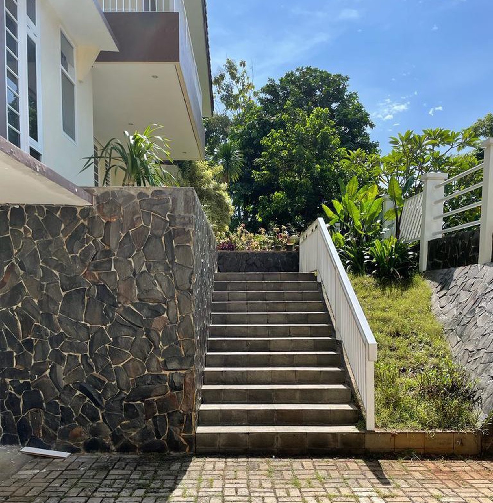 Dijual rumah baru di Pondok Indah