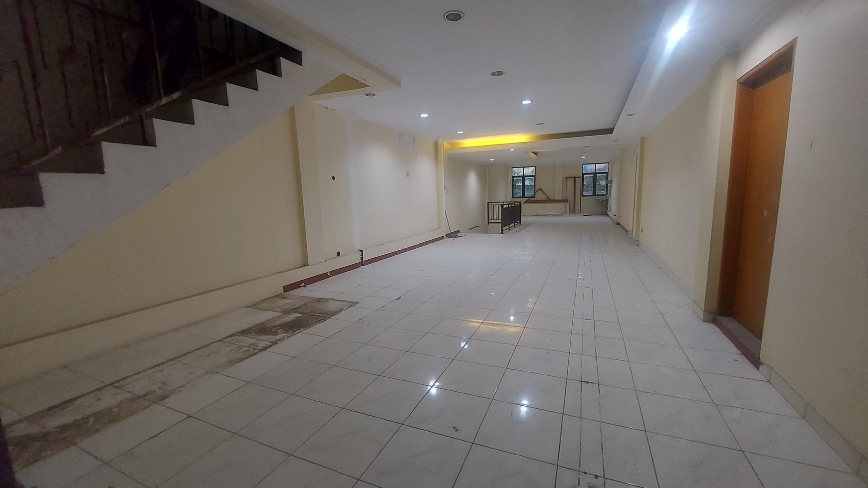 Disewakan Ruko 3 Lantai Luas Cocok Untuk Office atau Usaha