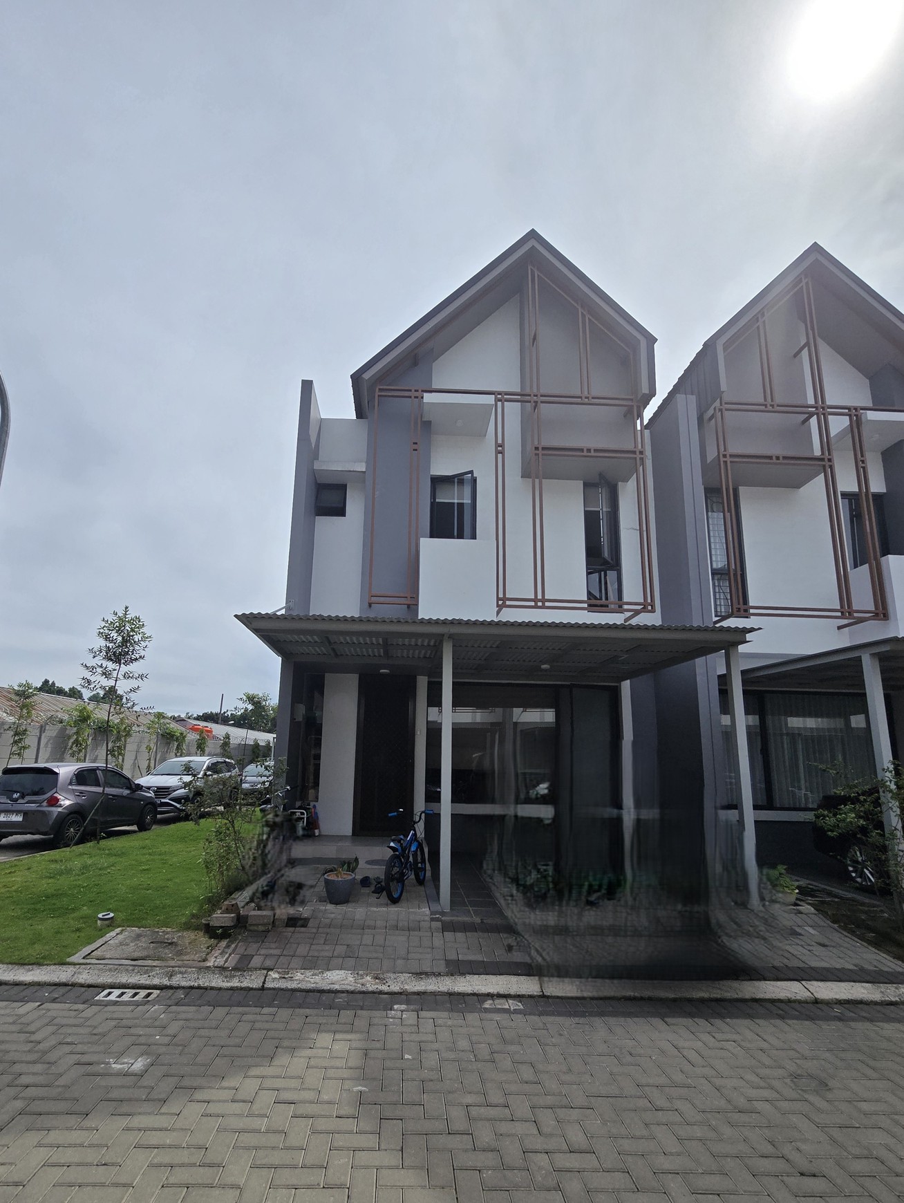 Rumah Minimalis di tengah BSD City