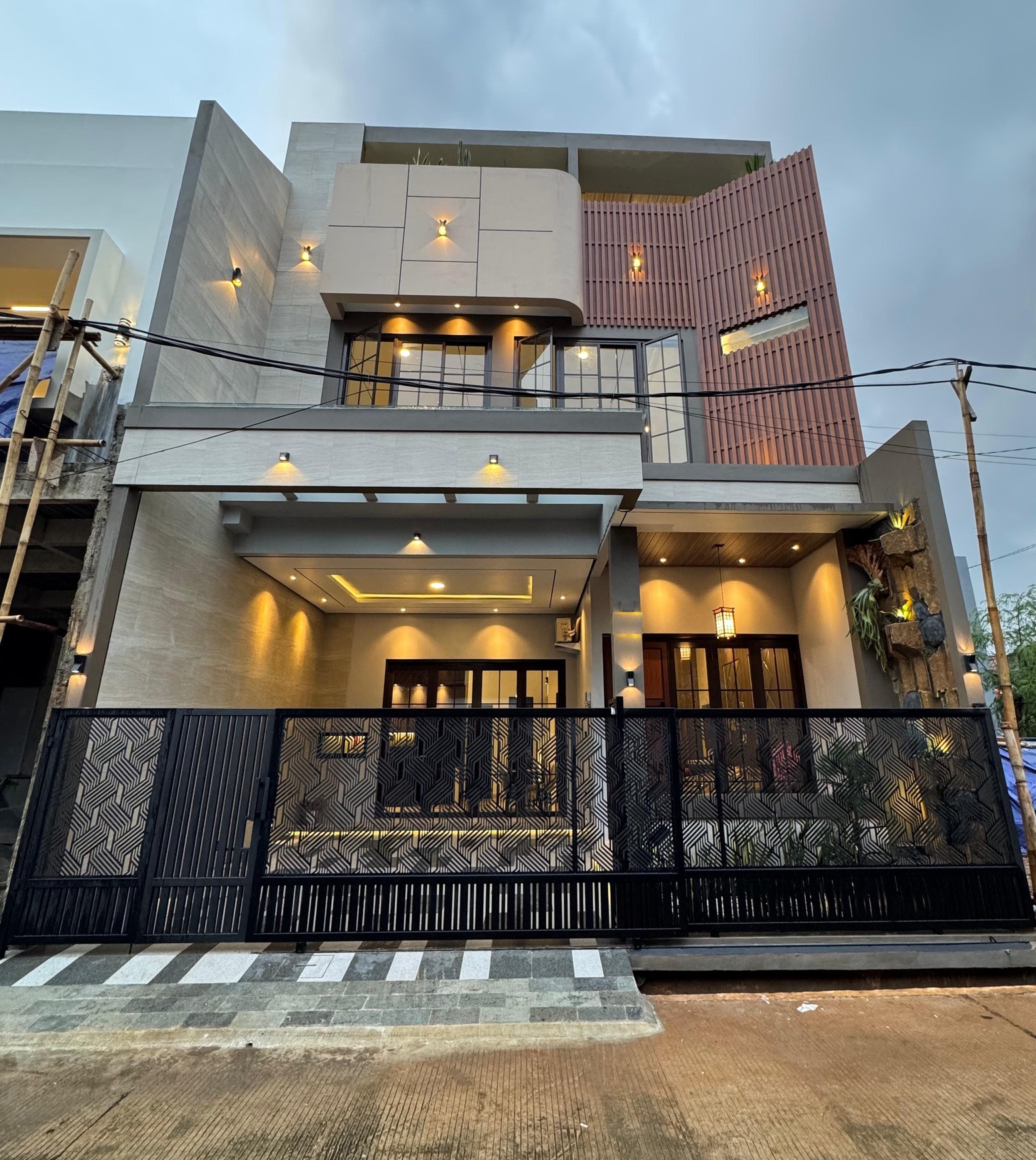 Rumah Brand New 3Lantai Diarea Pondok Cabe, Akses Tol Lebak Bulus.