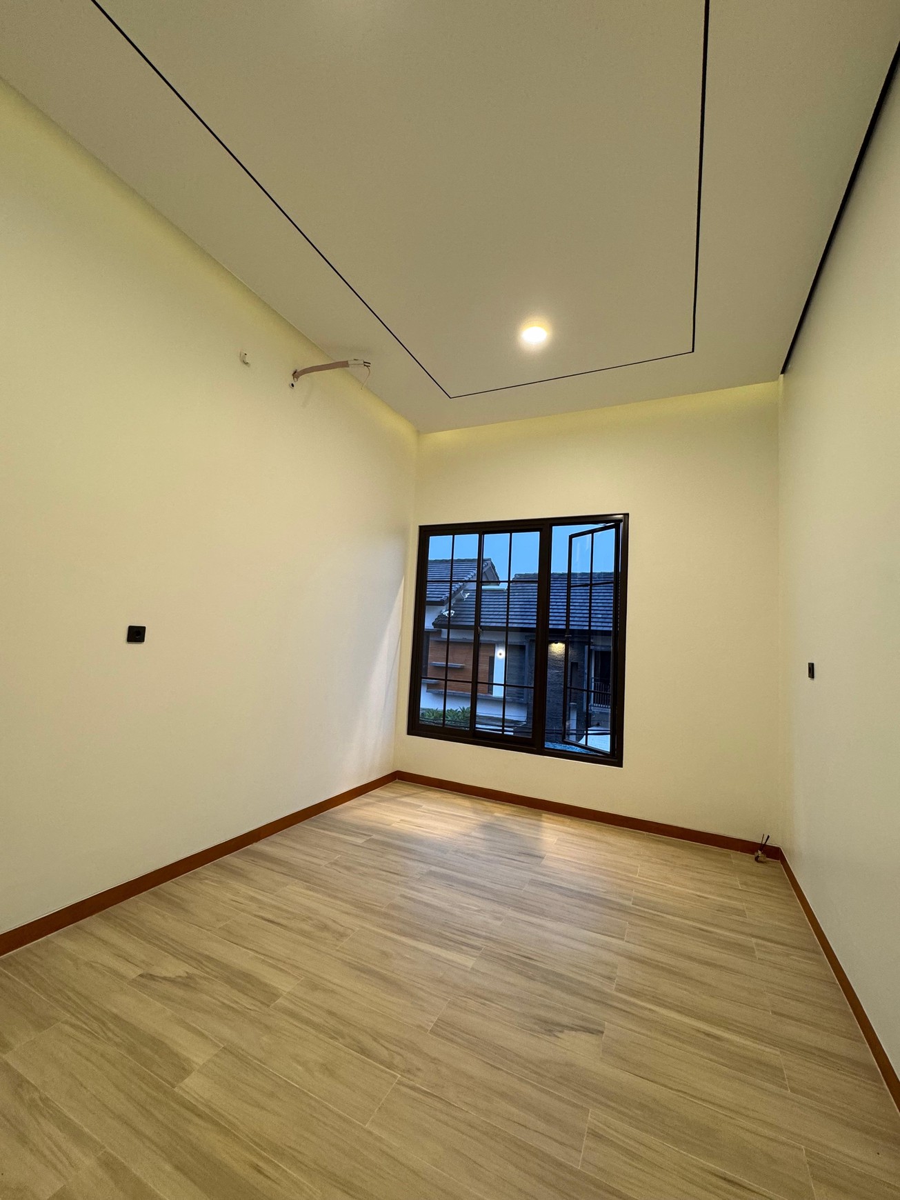 Rumah Brand New 3Lantai Diarea Pondok Cabe, Akses Tol Lebak Bulus.
