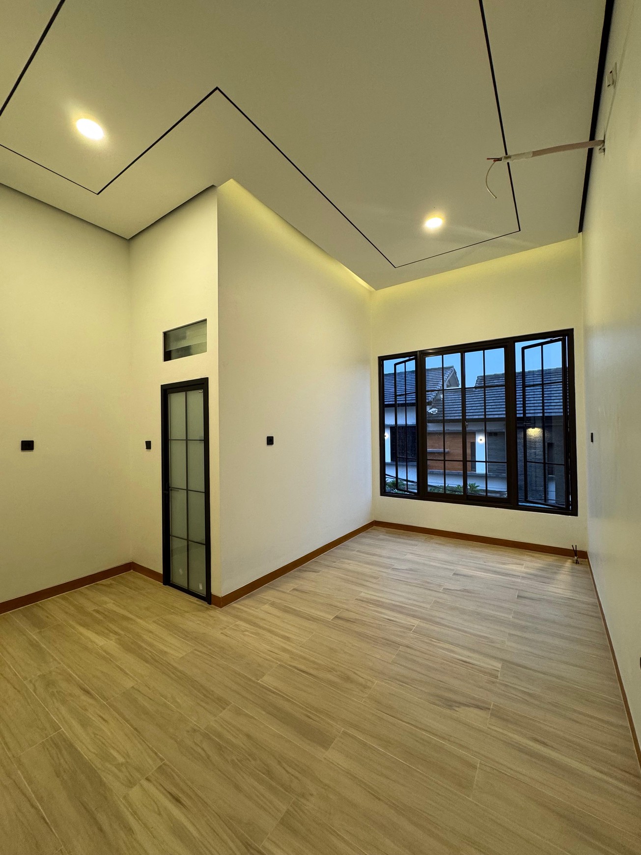 Rumah Brand New 3Lantai Diarea Pondok Cabe, Akses Tol Lebak Bulus.