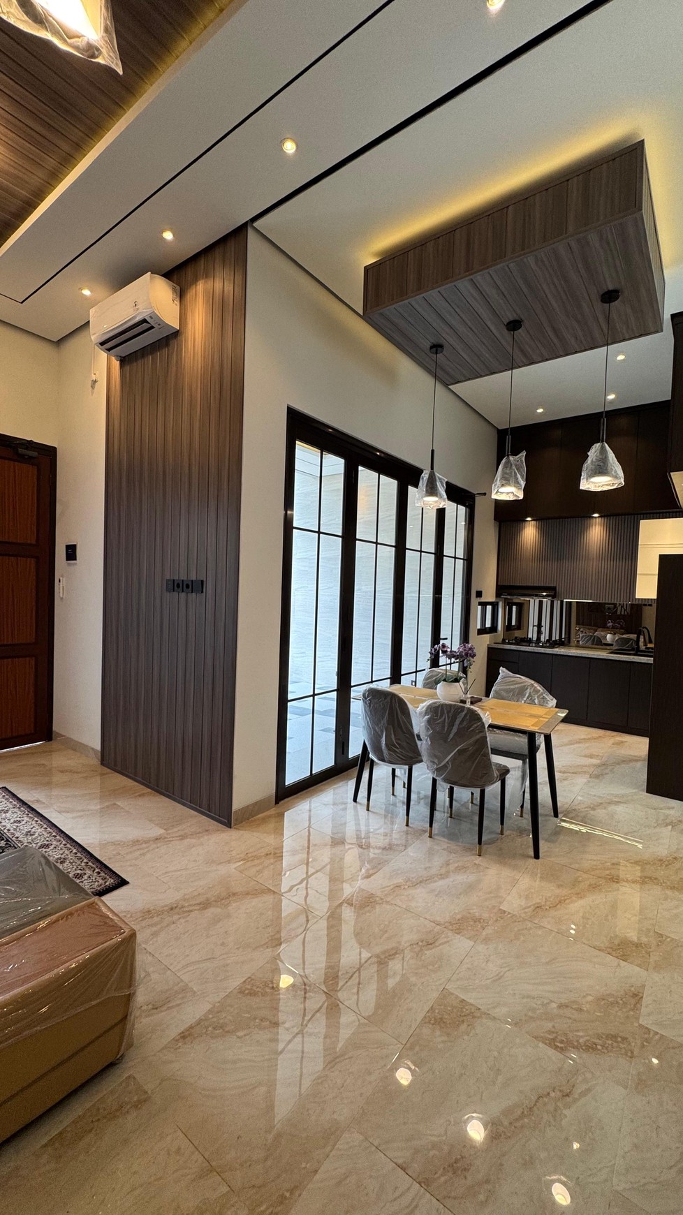 Rumah Brand New 3Lantai Diarea Pondok Cabe, Akses Tol Lebak Bulus.