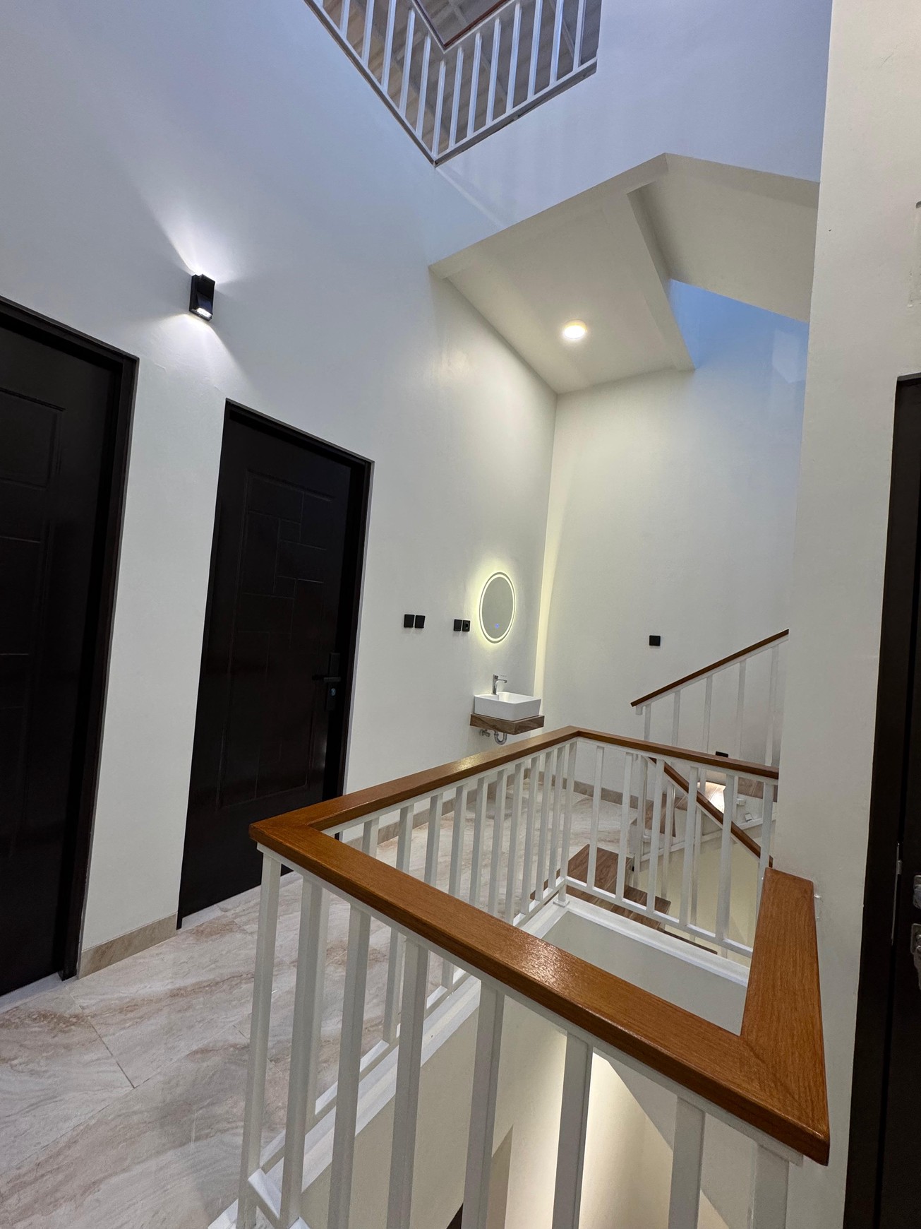 Rumah Brand New 3Lantai Diarea Pondok Cabe, Akses Tol Lebak Bulus.