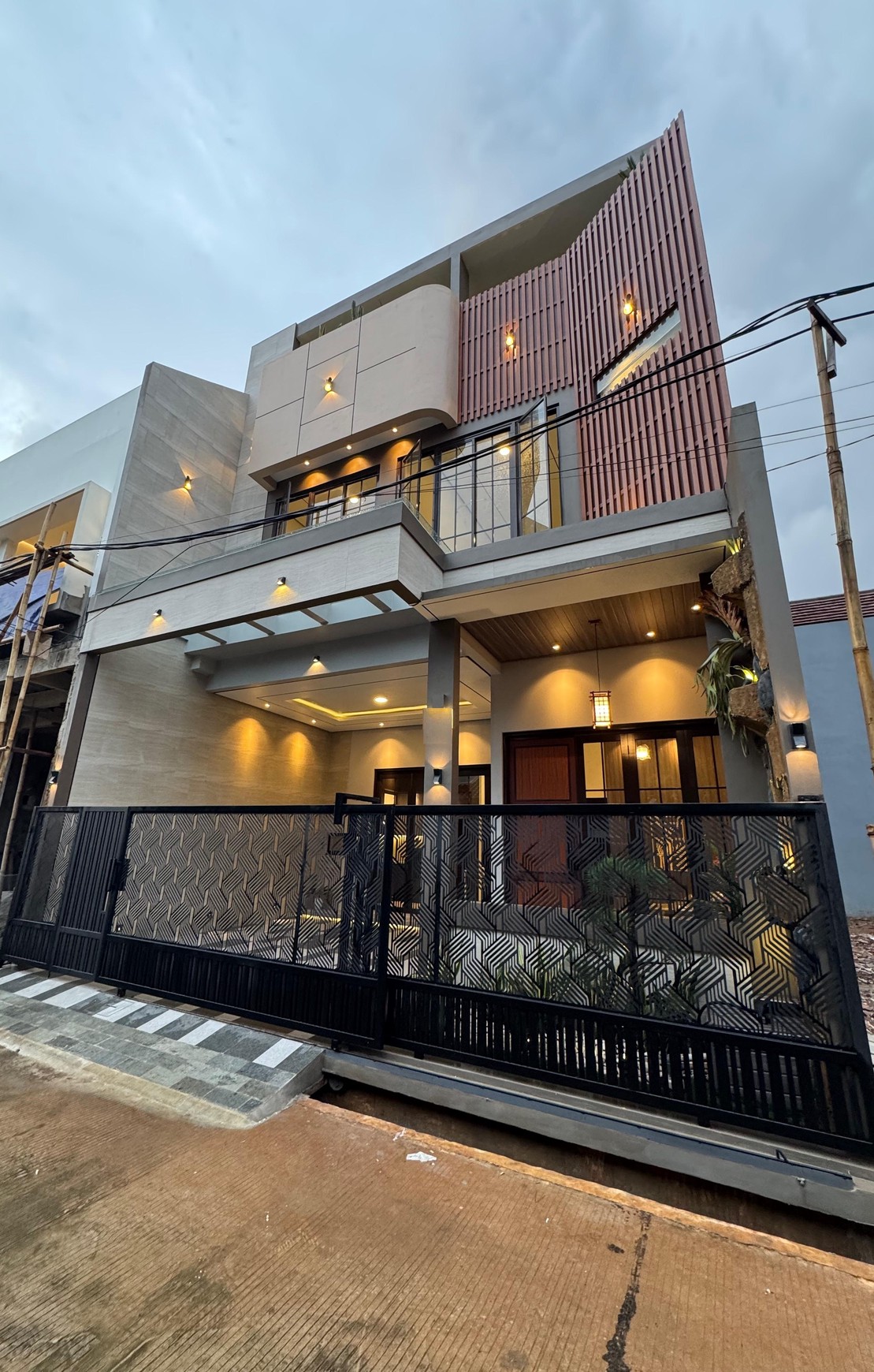 Rumah Brand New 3Lantai Diarea Pondok Cabe, Akses Tol Lebak Bulus.