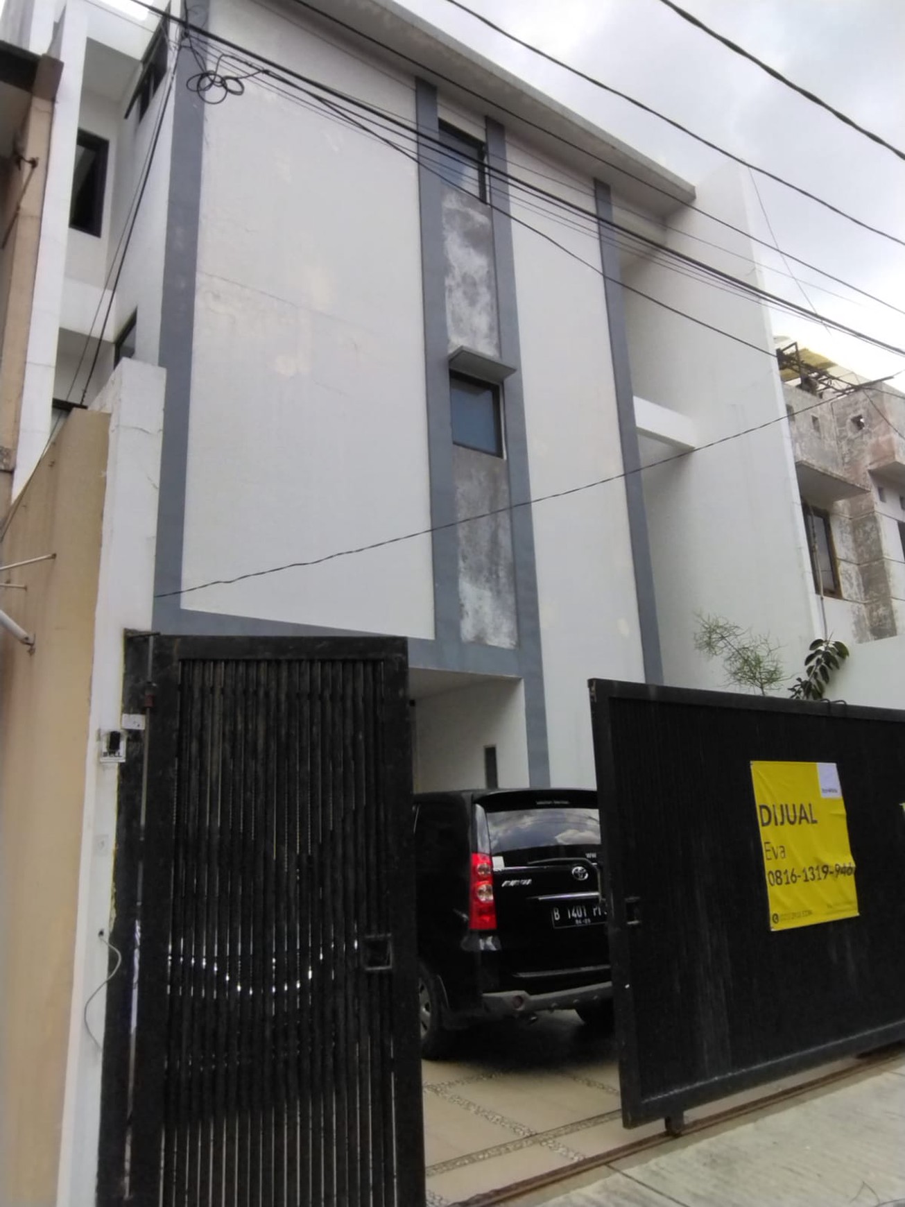 DIJUAL Rumah 3 Lantai SIAP HUNI di Lokasi Strategis Patal Senayan Jakarta