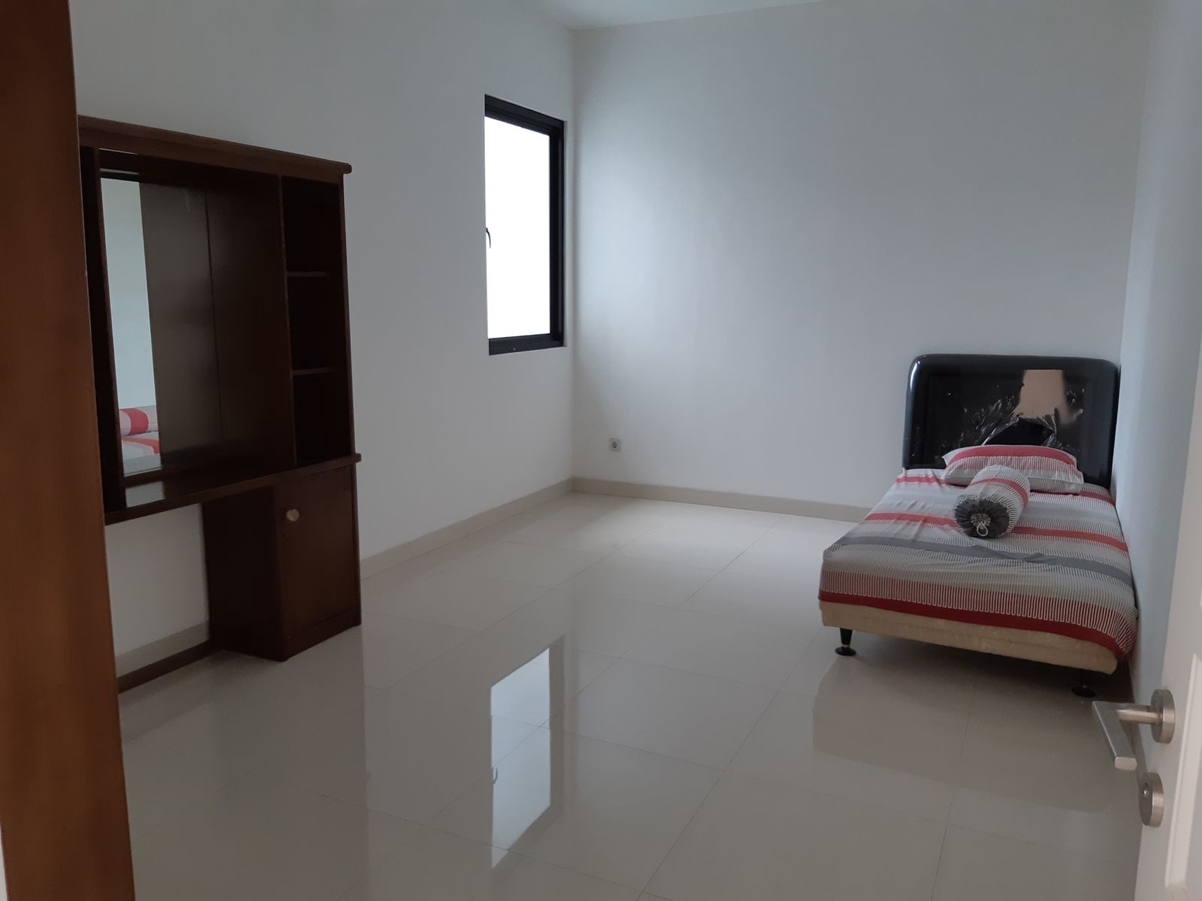 DIJUAL Rumah 3 Lantai SIAP HUNI di Lokasi Strategis Patal Senayan Jakarta