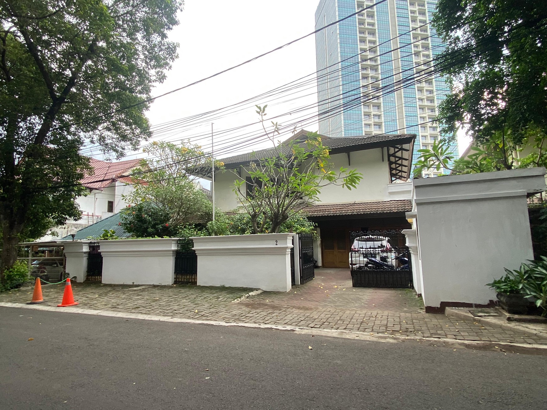 DIJUAL Rumah 2 lantai di lokasi Elit Kebayoran Baru Jakarta Selatan