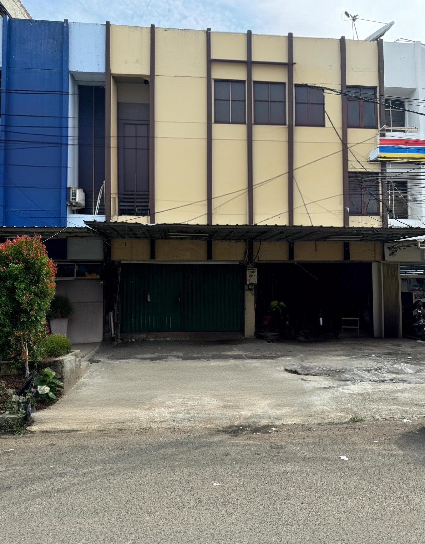 Disewakan Ruko 3 Lantai Luas Cocok Untuk Office atau Usaha