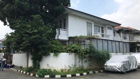 DIJUAL CEPAT Rumah Posisi Hook Siap Huni di lingkungan Perumahan yang tenang Jakarta Barat