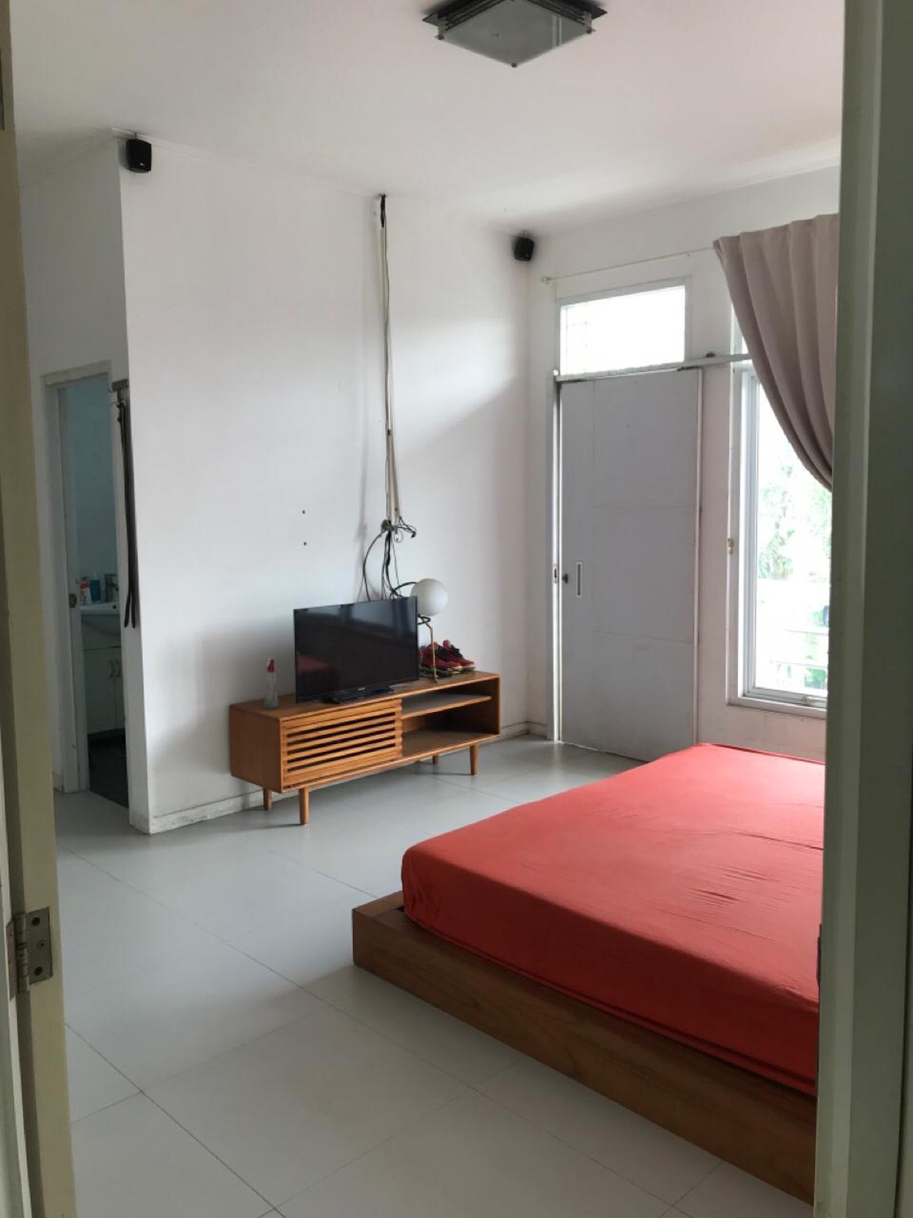 DIJUAL CEPAT Rumah Posisi Hook Siap Huni di lingkungan Perumahan yang tenang Jakarta Barat