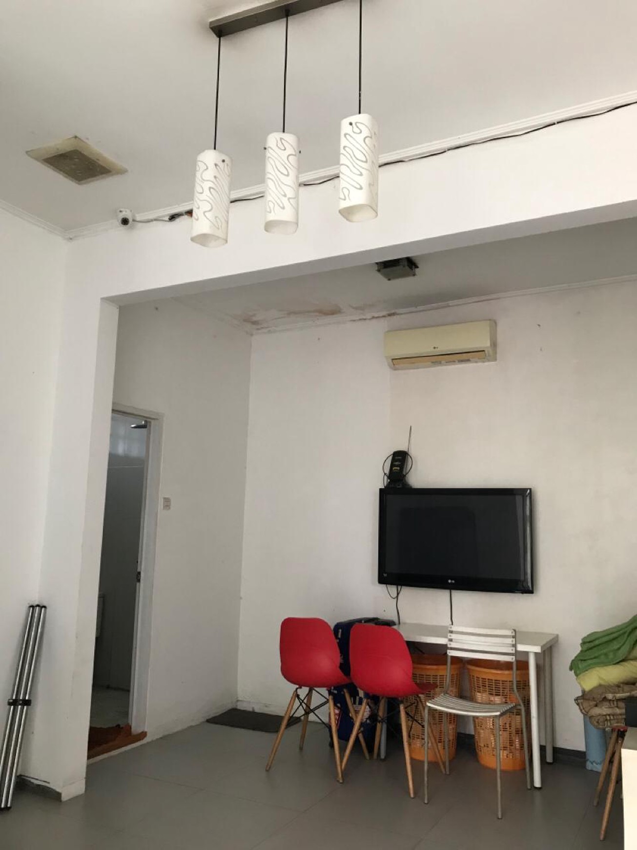 DIJUAL CEPAT Rumah Posisi Hook Siap Huni di lingkungan Perumahan yang tenang Jakarta Barat