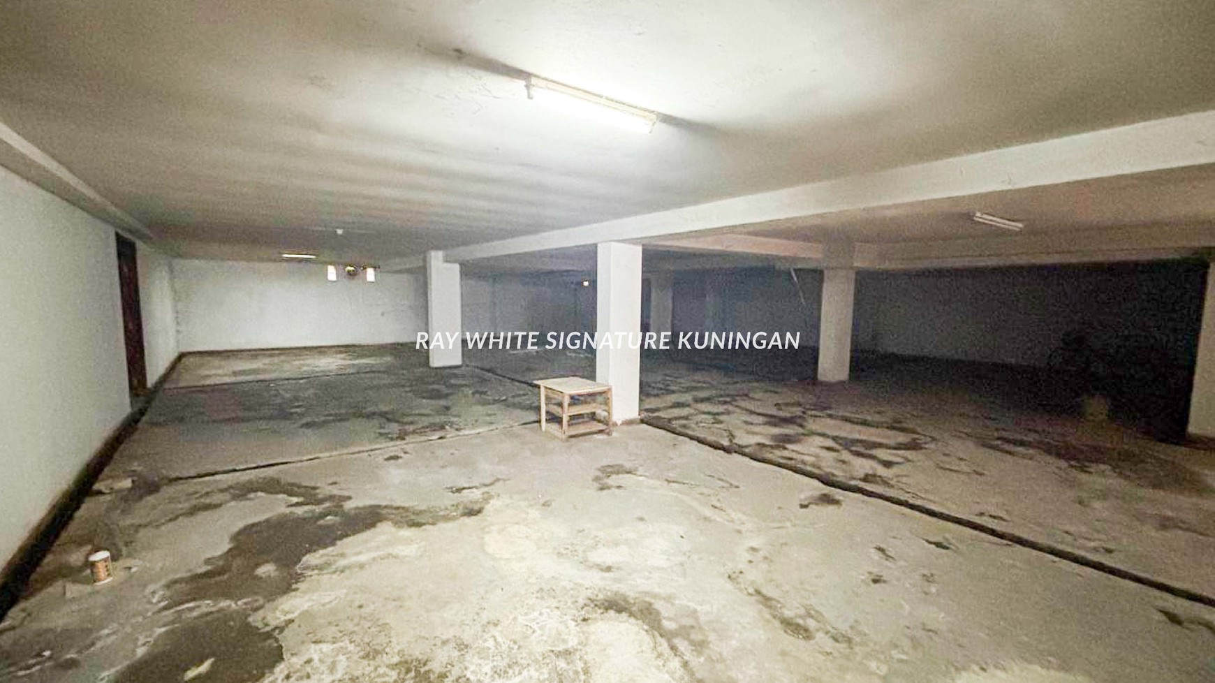 Rumah Mewah Posisi Hook di Jl Kintamani Mega Kuningan