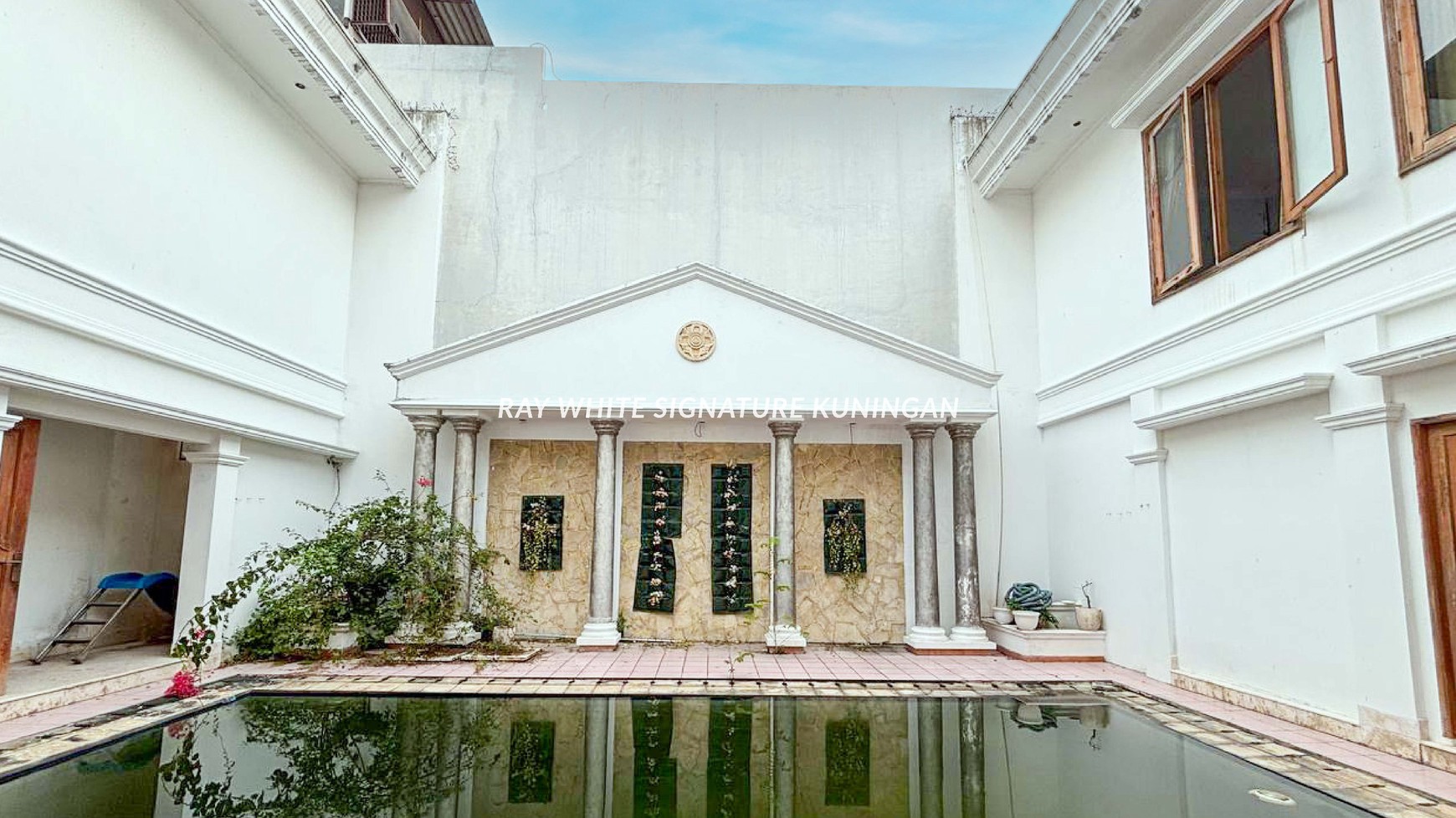 Rumah Mewah Posisi Hook di Jl Kintamani Mega Kuningan