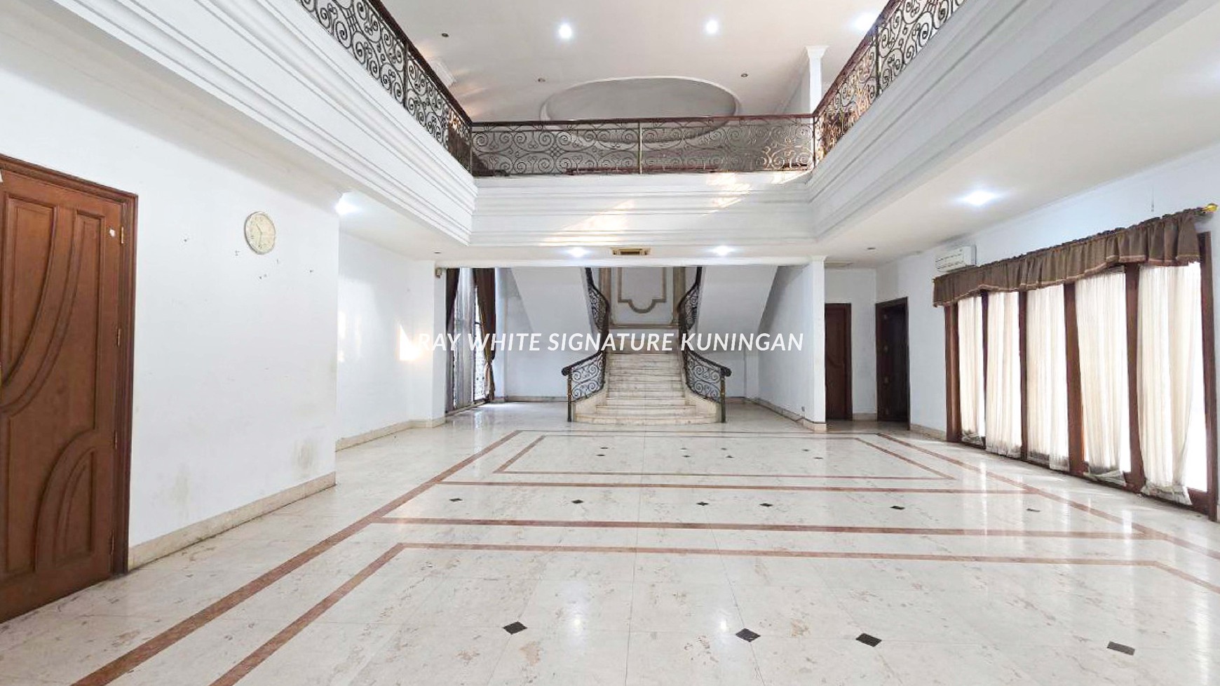 Rumah Mewah Posisi Hook di Jl Kintamani Mega Kuningan