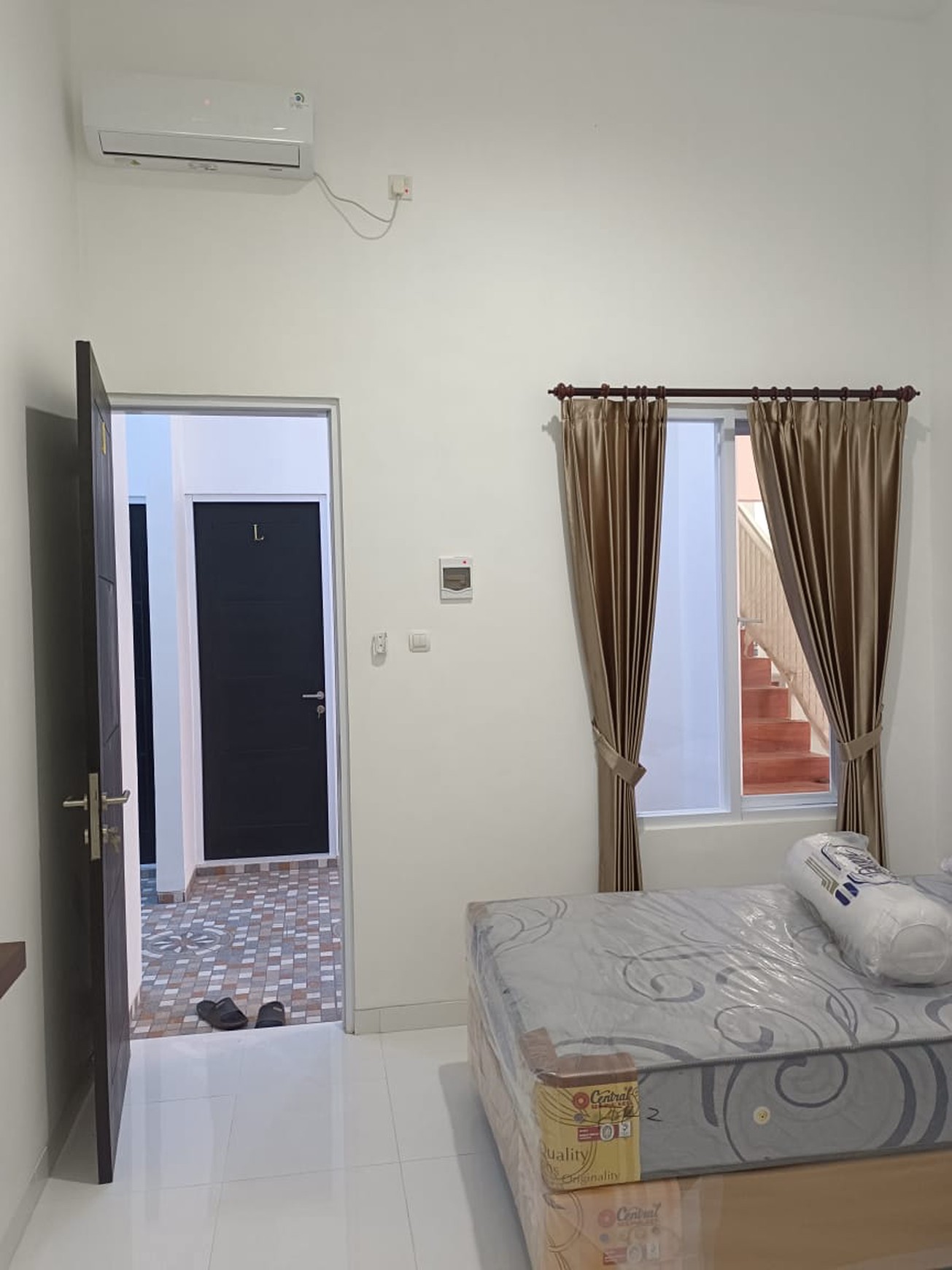 Rumah kost Baru di Raya Kutisari, Surabaya Selatan