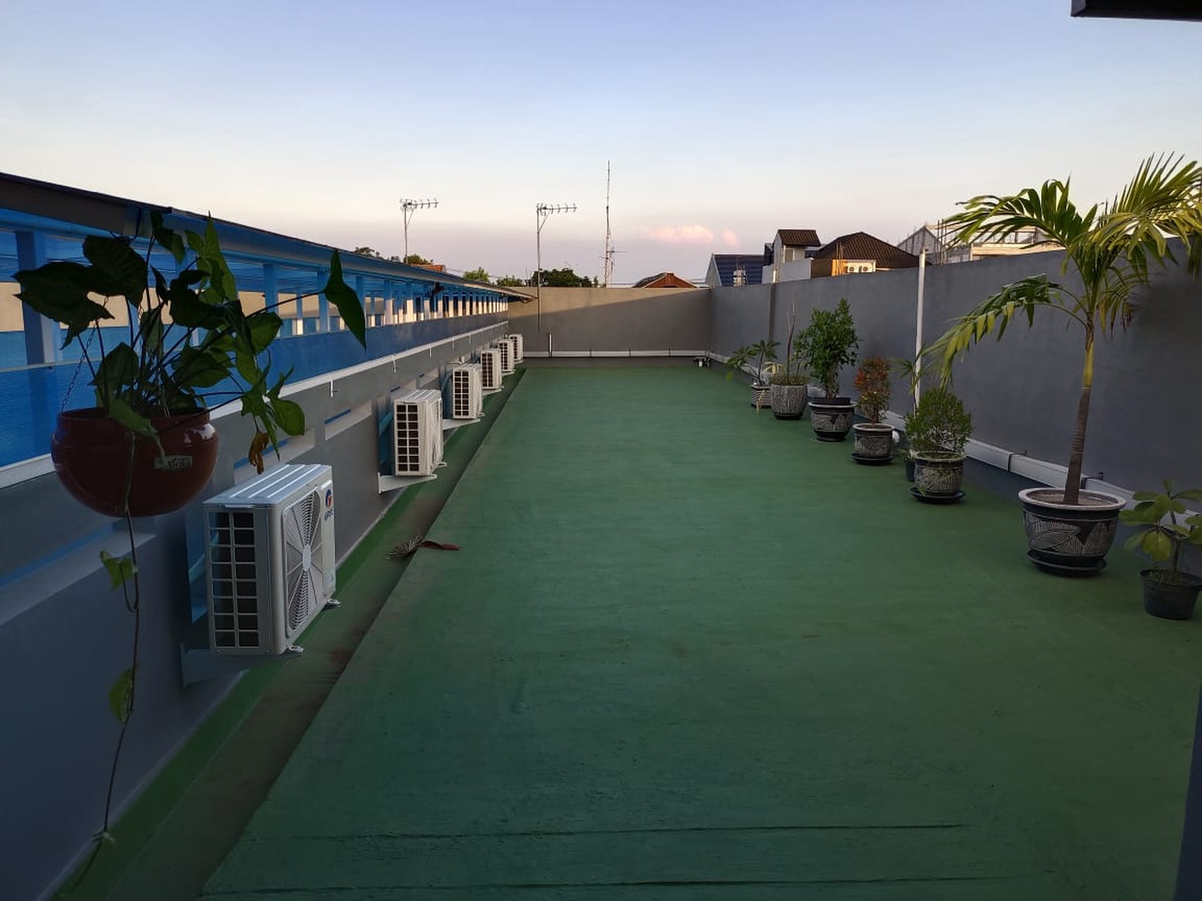 Rumah kost Baru di Raya Kutisari, Surabaya Selatan