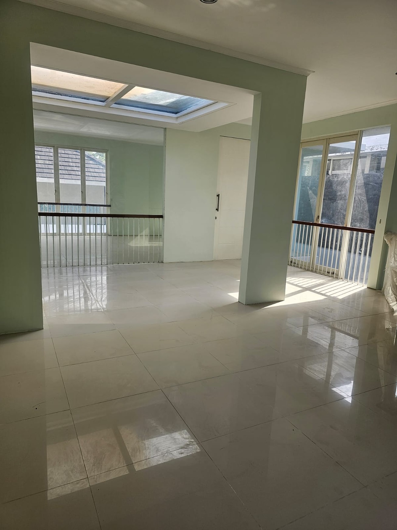 DISEWA RUMAH MEWAH MODERN - RAYA EASTWOOD CITRALAND