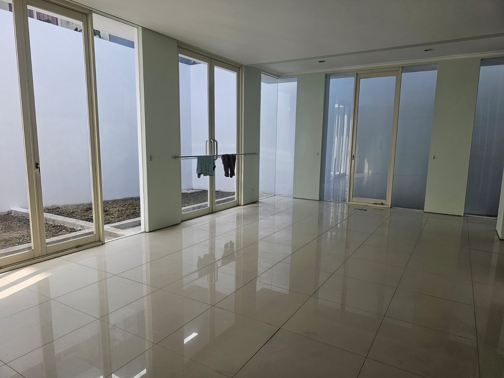 DISEWA RUMAH MEWAH MODERN - RAYA EASTWOOD CITRALAND