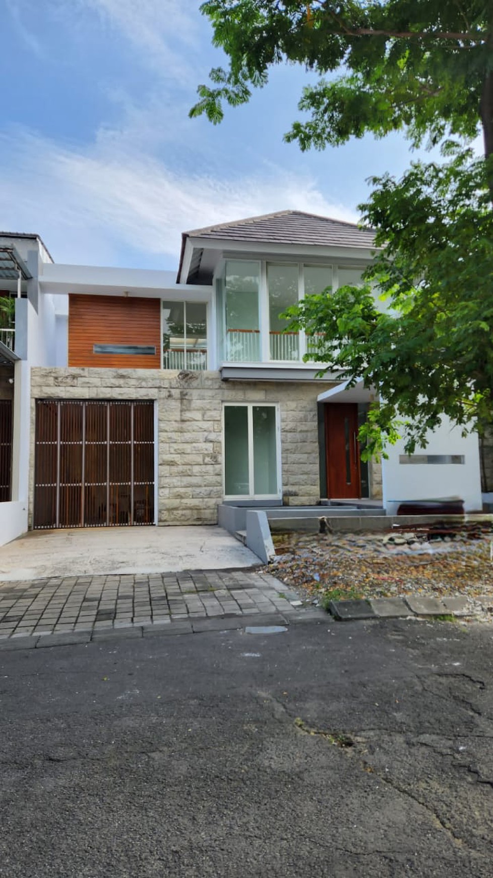 DISEWA RUMAH MEWAH MODERN - RAYA EASTWOOD CITRALAND