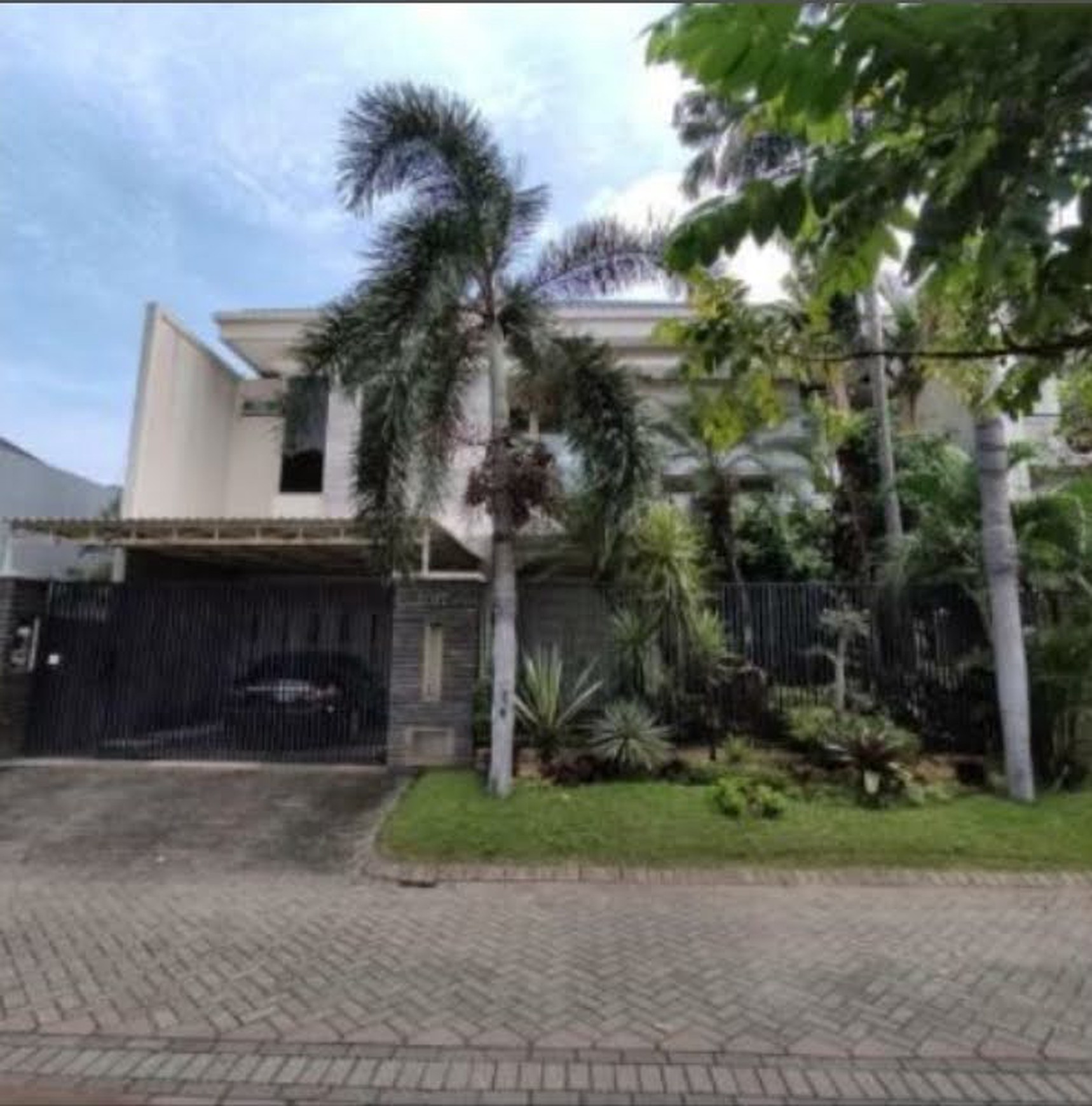 Disewakan Rumah FULL MARMER & Full Furnished Graha Famili Surabaya Barat